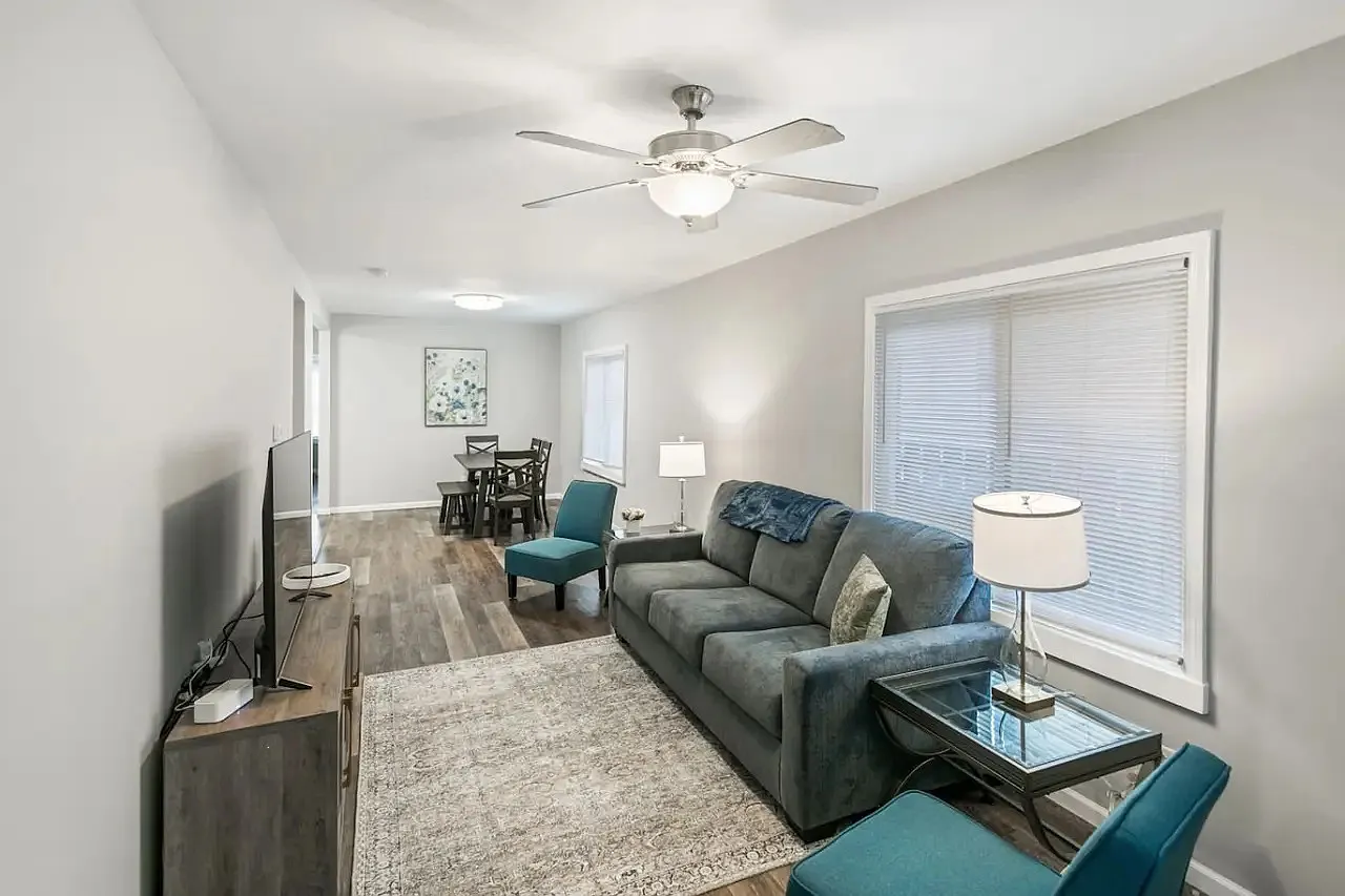 3 bed, 1600 sqft, $3,200 — Photo 2