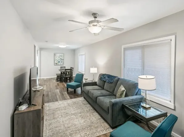 557 Washington Park, Waukegan, IL 60085