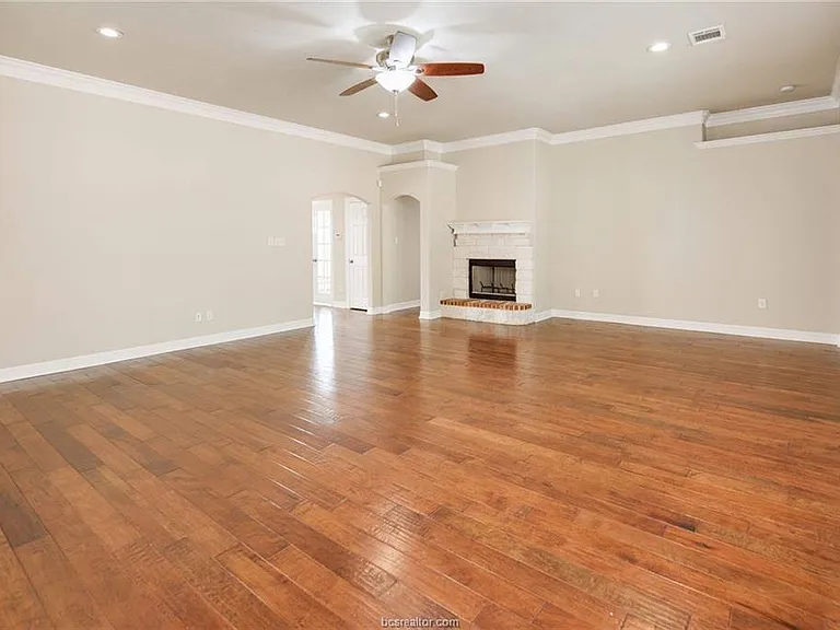 2481 Newark Cir — Photo 4