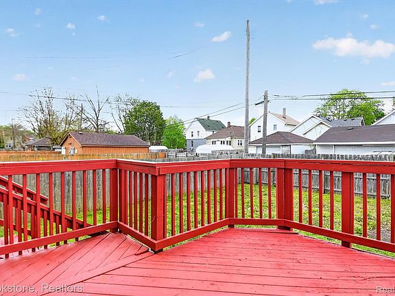 5th image of 26 Perrin St