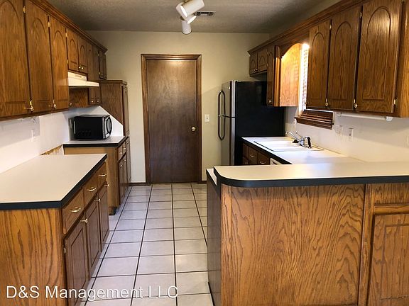 3rd image of 2821 SE 90th St