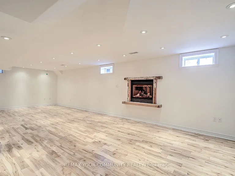 230 Humberland Dr — Photo 31