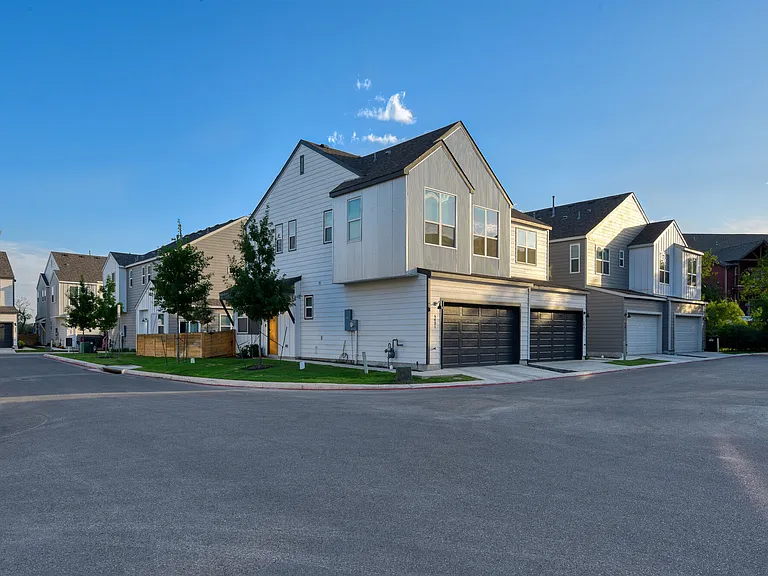 Farm Haus Luxury Rental Homes — Photo 7