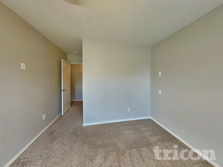 851 Village Point Ln — Photo 6