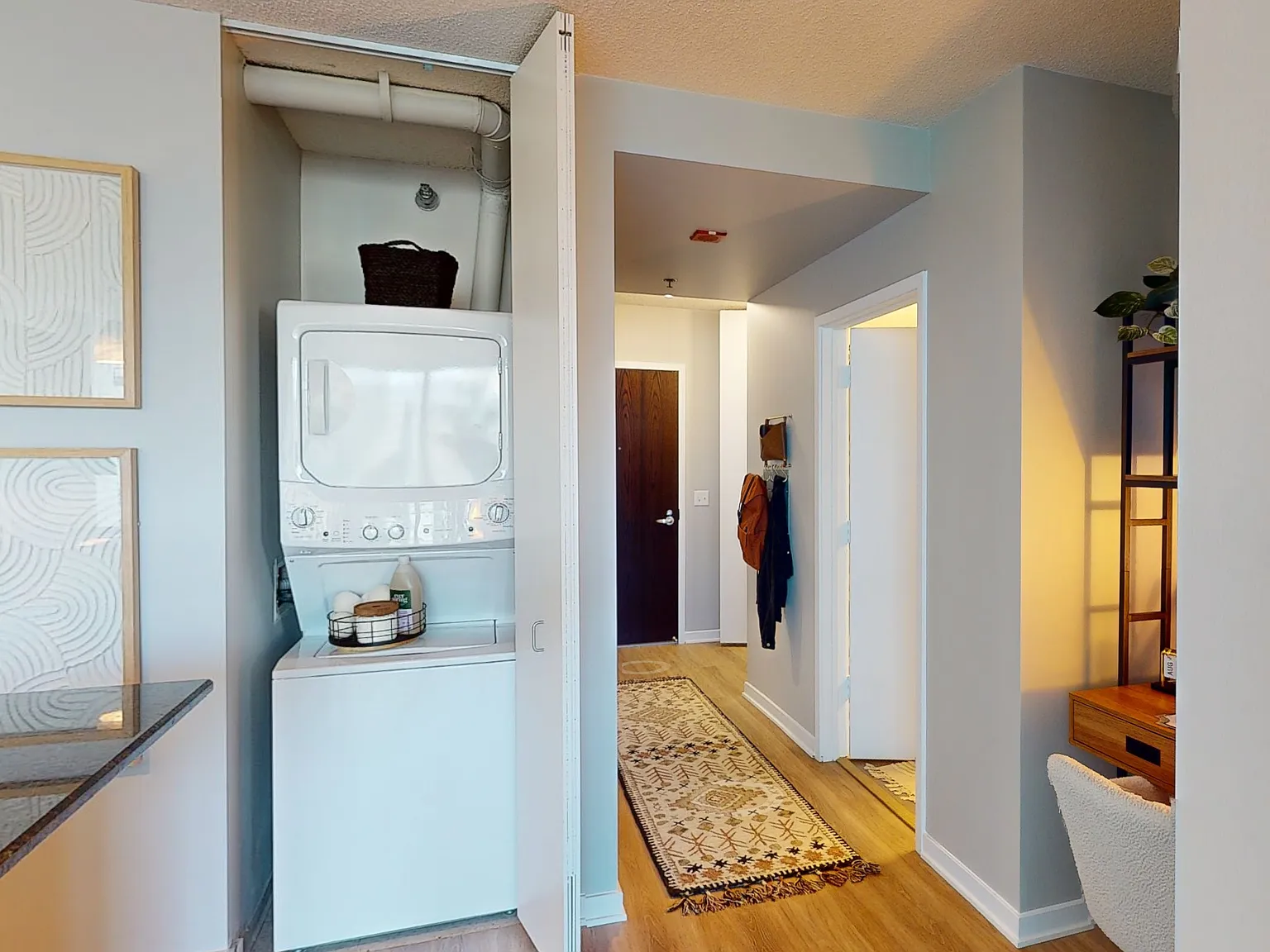 1 bed, 785 sqft, $2,940 — Photo 2