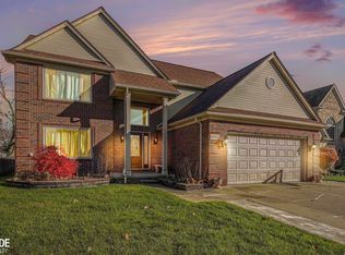 40880 Nicole Dr, Sterling Heights, MI 48310