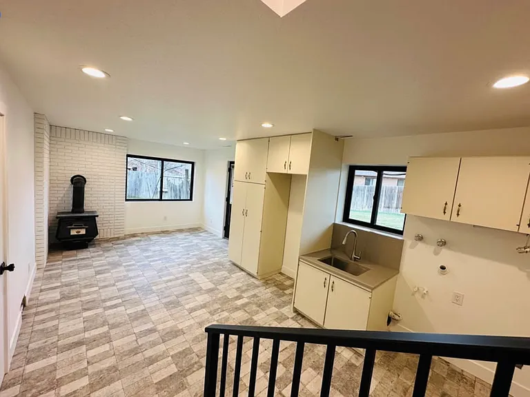 1037 N Willow Way — Photo 6