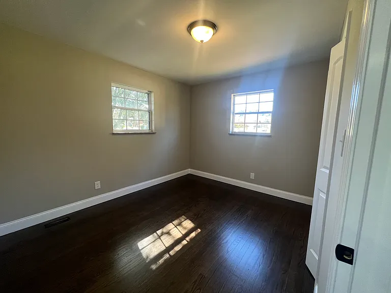 221 Campbell Dr — Photo 10