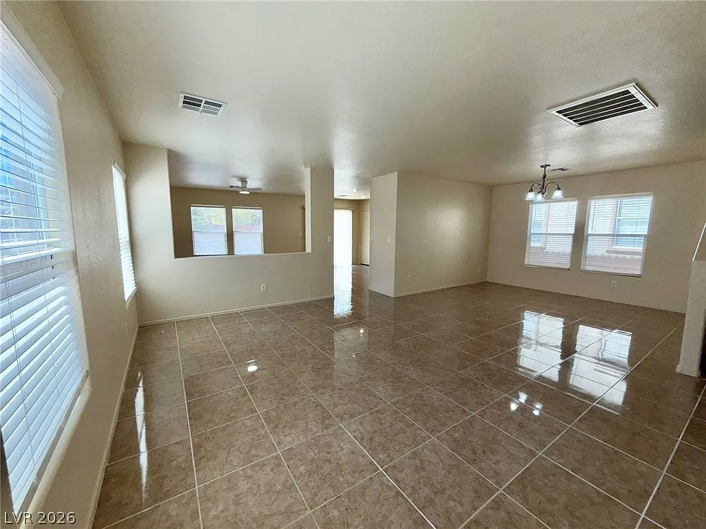 3 bed, 2.5 bath, 1723 sqft, $2,250 — Photo 2
