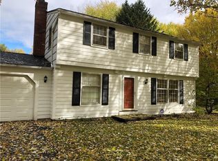 20 Carriage Ct, Pittsford, NY