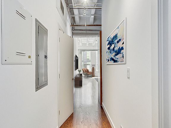 3rd image of 1927 N Milwaukee Ave #201