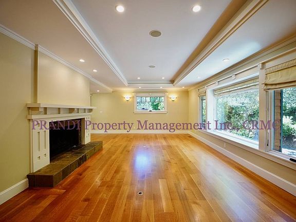 3rd image of 224 N Almenar Dr