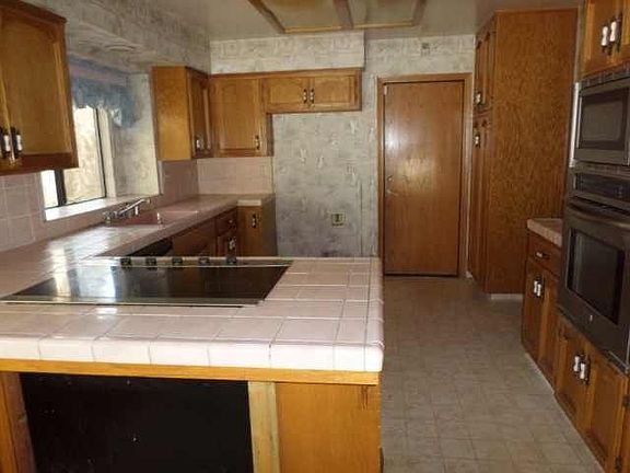 3rd image of 1033 N Palm St