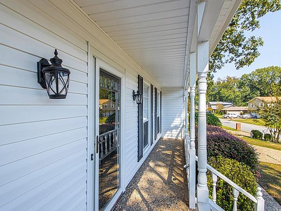3rd image of 7 Dove Creek Cir
