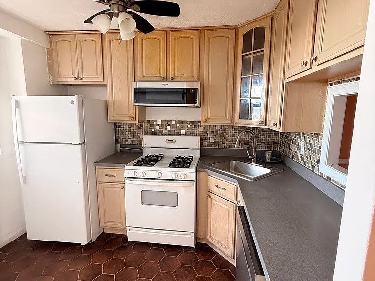 91 Strawberry Hill Ave #924 — Photo 25