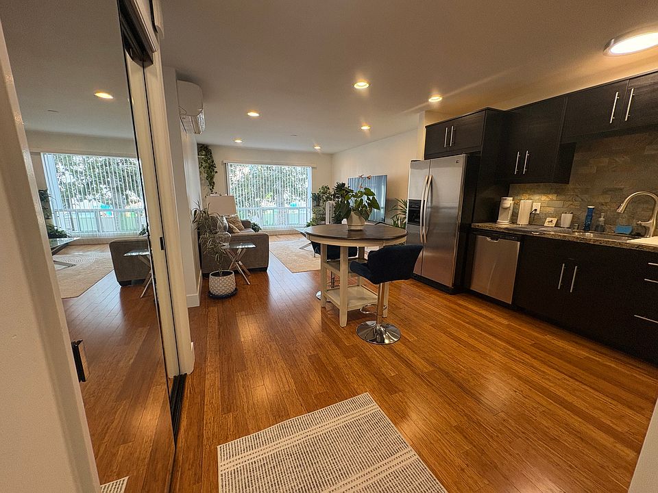 1st image of 733 Kline St #105