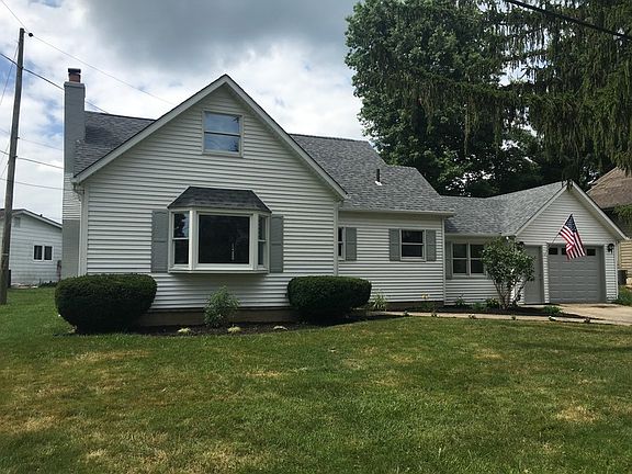 2nd image of 714 Lake Shore Dr E