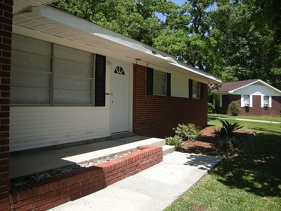 2nd image of 1405 Holly Ct