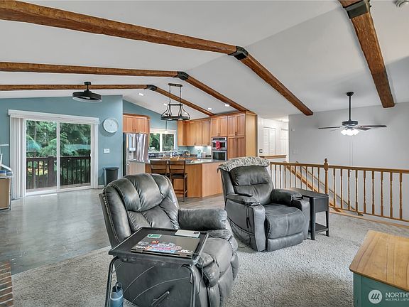 4th image of 983 NE Melia Lane
