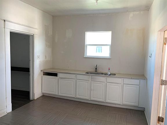3rd image of 206 Cosmos St