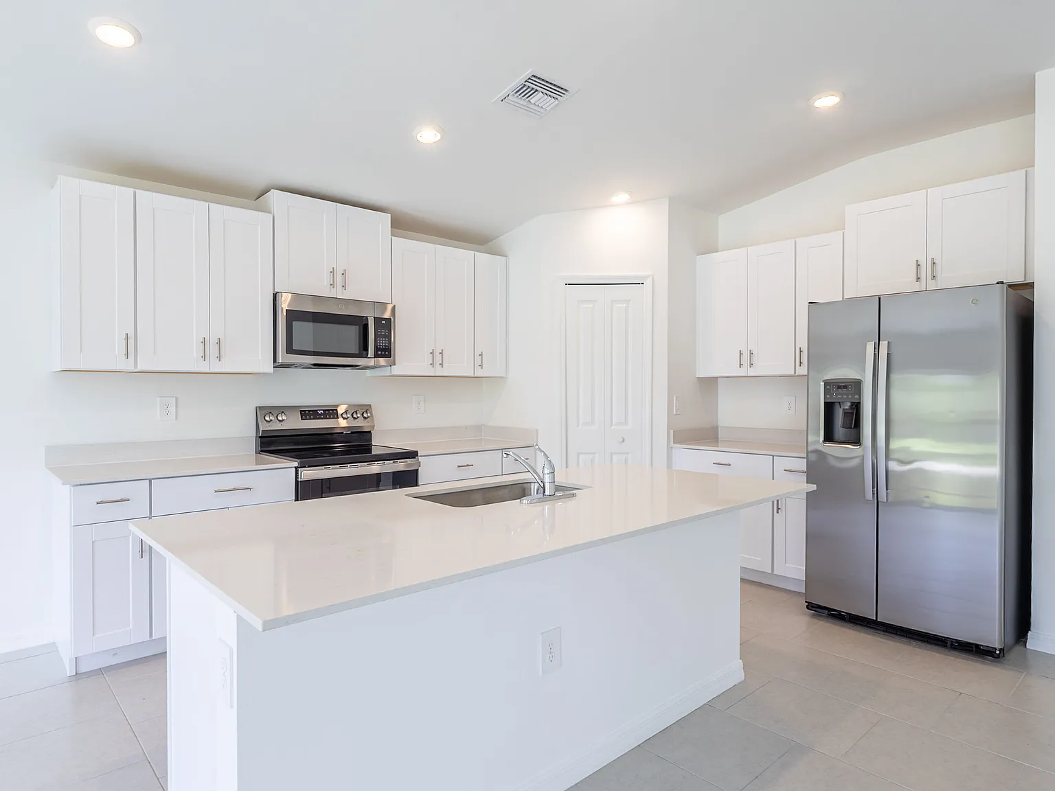 387 Martineau Cir — Photo 3