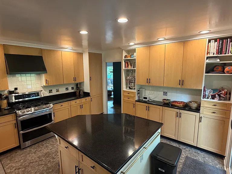 608 Dorseyville Rd — Photo 2