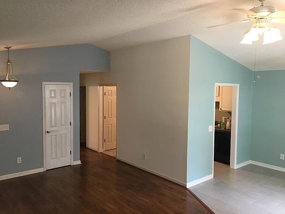 2nd image of 104 Sunshine Ln Unit B