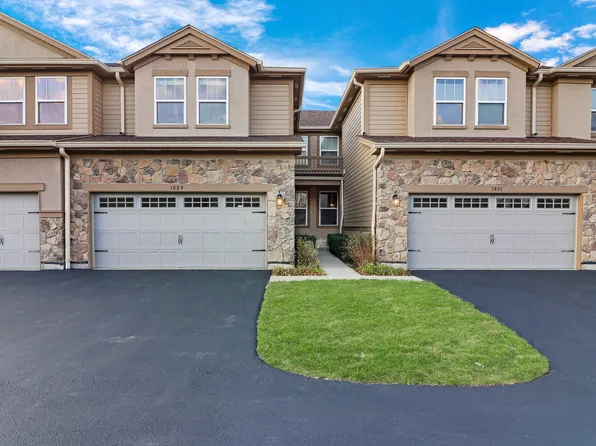 1829 N Crenshaw Cir, Vernon Hills, IL 60061