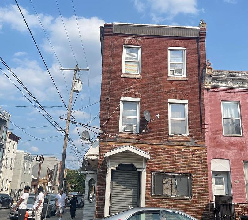 1st image of 2001 S 6th St