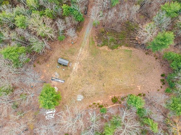 4th image of 1163 Mills Rd