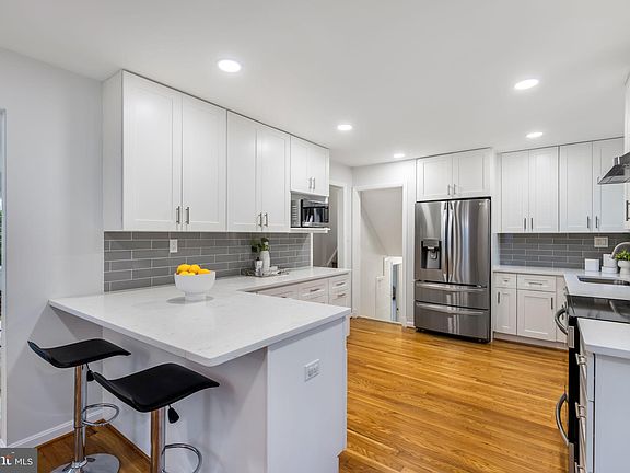 3rd image of 6222 Beachway Dr