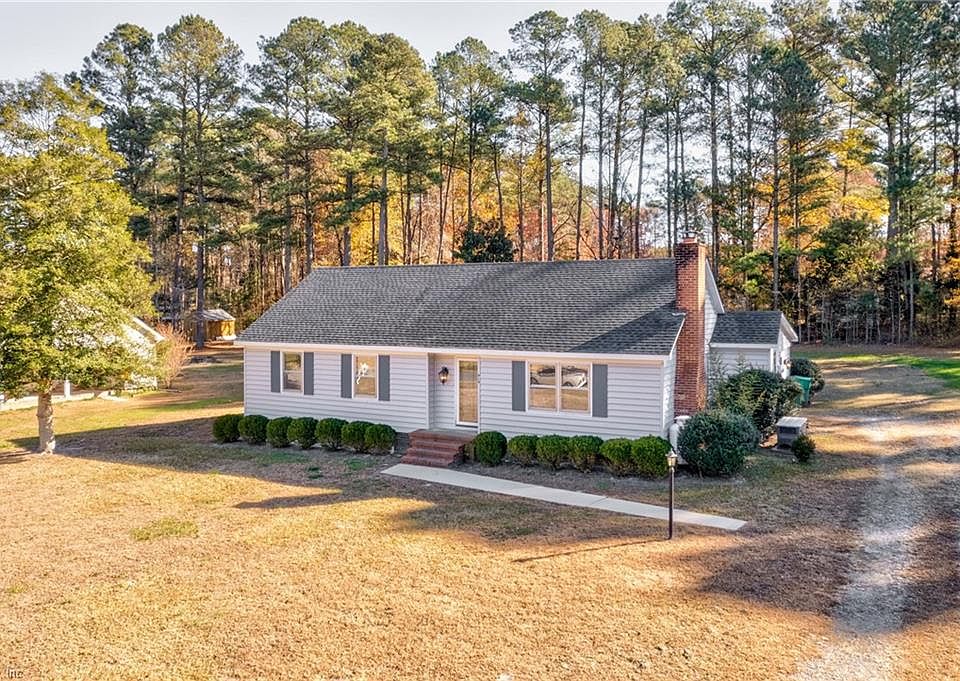 1st image of 415 Carpenter Dr