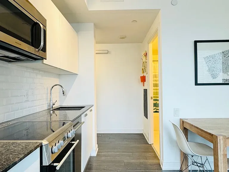 42 Charles St E #1404 — Photo 4