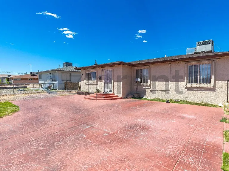 1209 H St — Photo 3