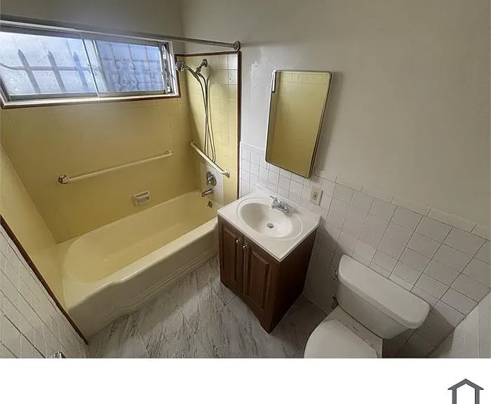 1435 W 105th St — Photo 2