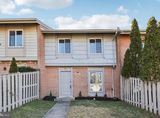 601 Clearwater Ct, Herndon, VA 20170