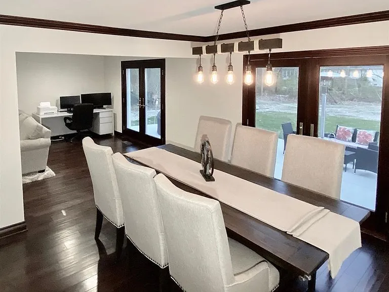 4077 Lincoln Dr — Photo 10