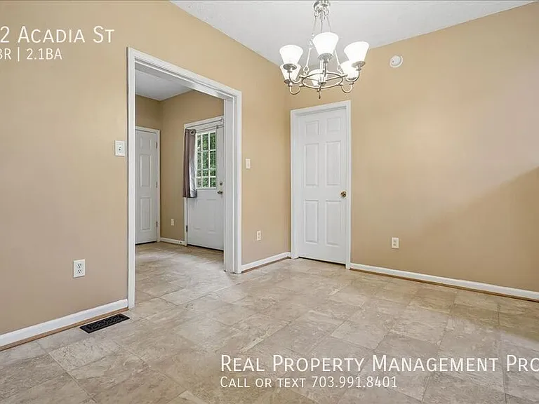 52 Acadia St — Photo 8