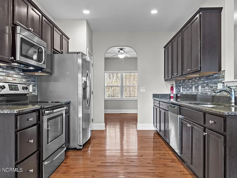 290 Adams Cir — Photo 19