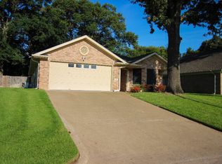 111 Settlers Ct, Palestine, TX