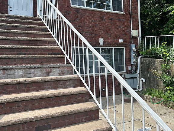 2nd image of 692 Van Duzer St Floor 2