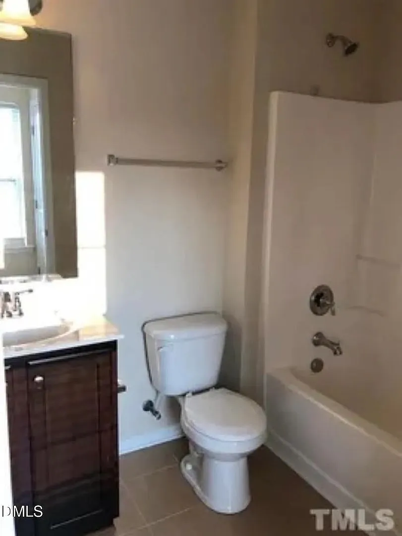 Room in 5 Bedroom Home at Brintons Cottage St — Photo 2