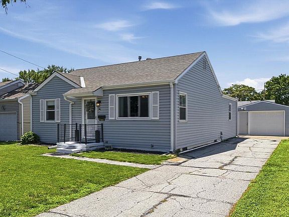 2nd image of 1016 Pine St
