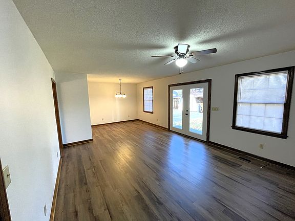3rd image of 168 Sherwood Dr