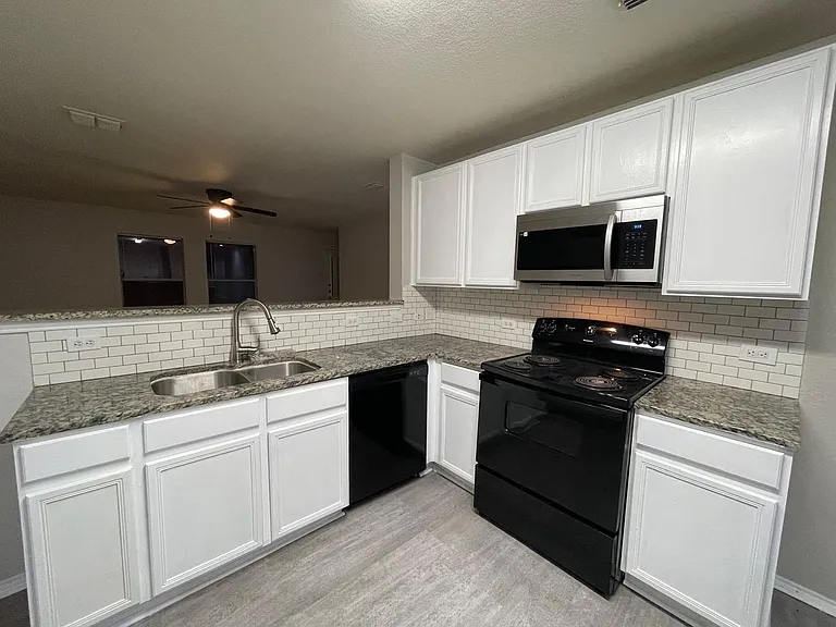 1512 Queens Brook Ln — Photo 7