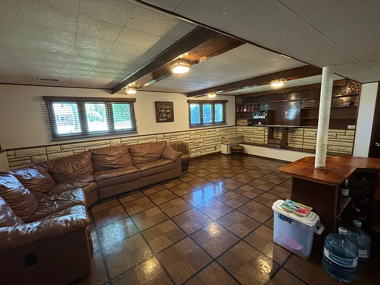 172 N Floyd Ln — Photo 9