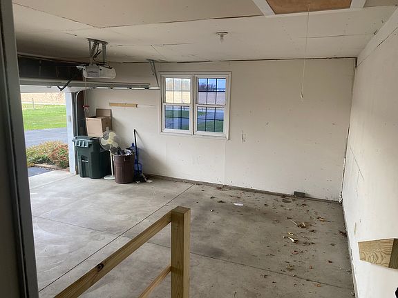 4th image of 15660 Wildwood Ln