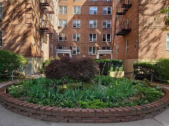3rd image of 14441 Sanford Ave APT 1C