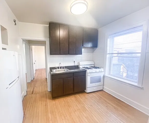 1 bed, 650 sqft, $1,600 — Photo 3