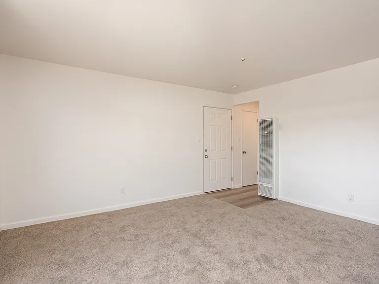 Los Robles Apartments — Photo 11